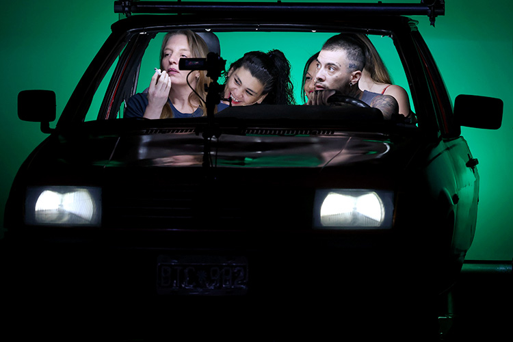 LOS DIAS AFUERA, Conception, texte et mise en scène Lola Arias