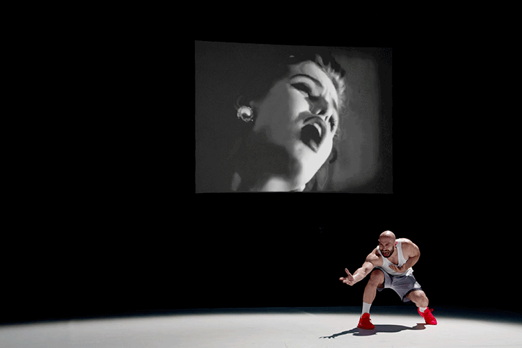 SELL, SELF, SLAY, Chorégraphie et interprétation Simon Feltz